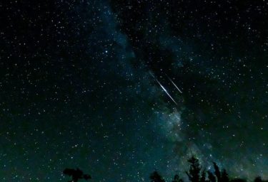 21年の流星群が出現する時期 時間 極大日は カレンダー一覧 ディアナイト 21年の流星群が出現する時期 時間 極大日は カレンダー一覧 ディアナイト
